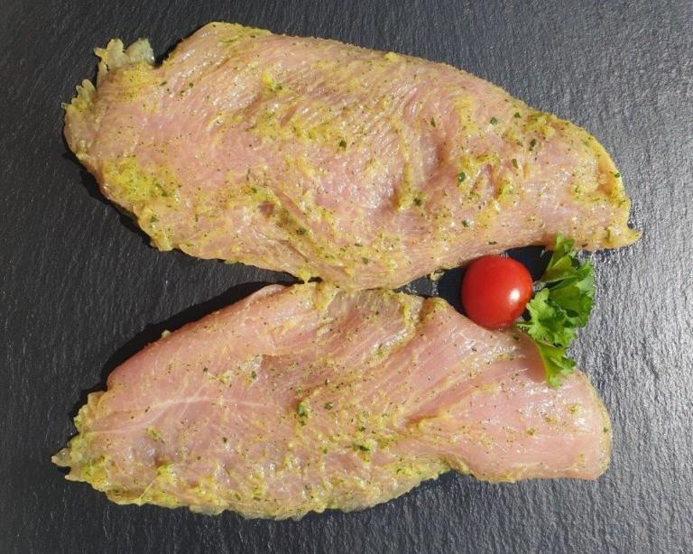 Puten Schnitzel in Kräuterbutter Marinade